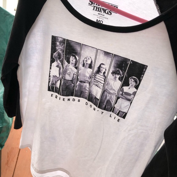 Stranger things FRIENDS DONT LIE 3/4 baseball tee Medium - Picture 2 of 2